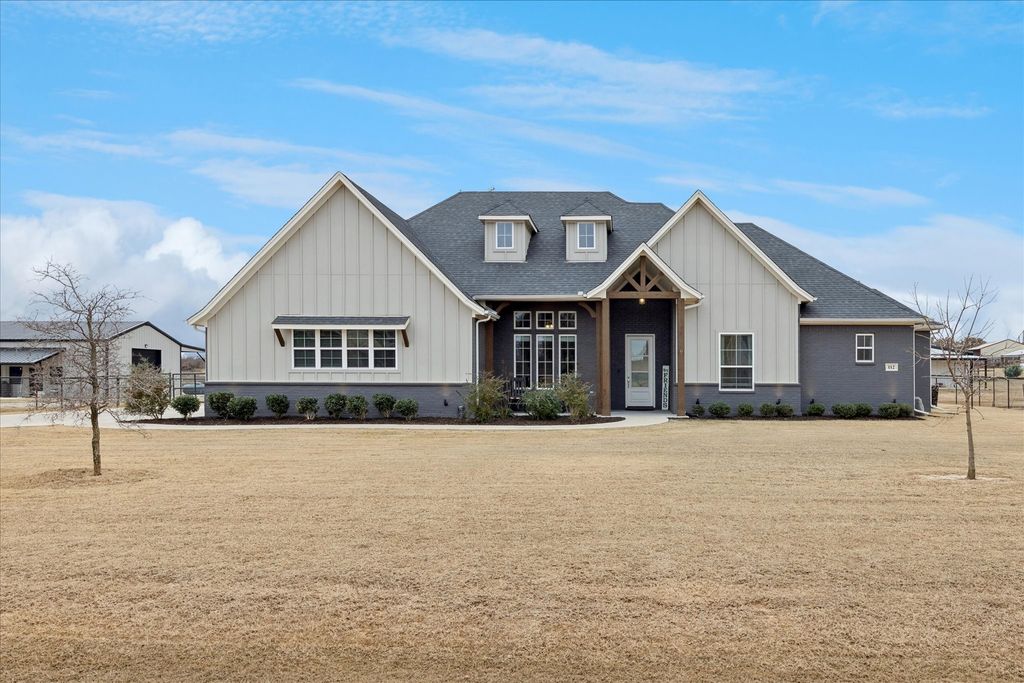 112 Friendship Way, Boyd, TX 76023