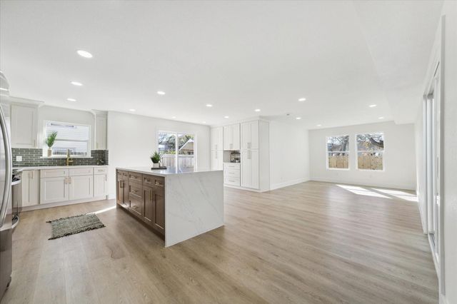 212 N Forrest Avenue, La Porte, TX 77571