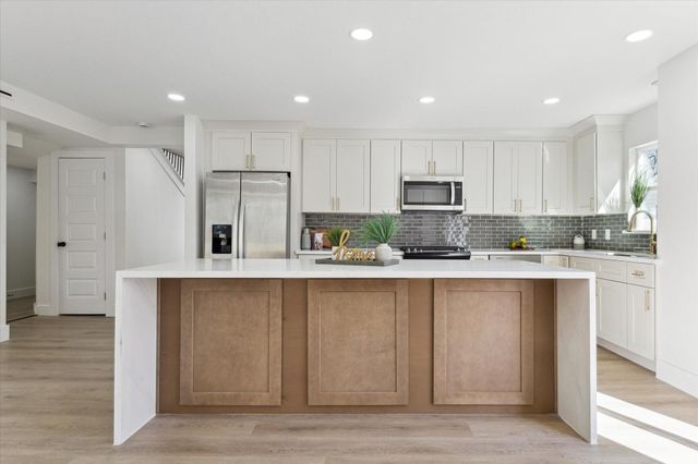 212 N Forrest Avenue, La Porte, TX 77571