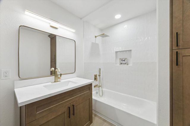 212 N Forrest Avenue, La Porte, TX 77571