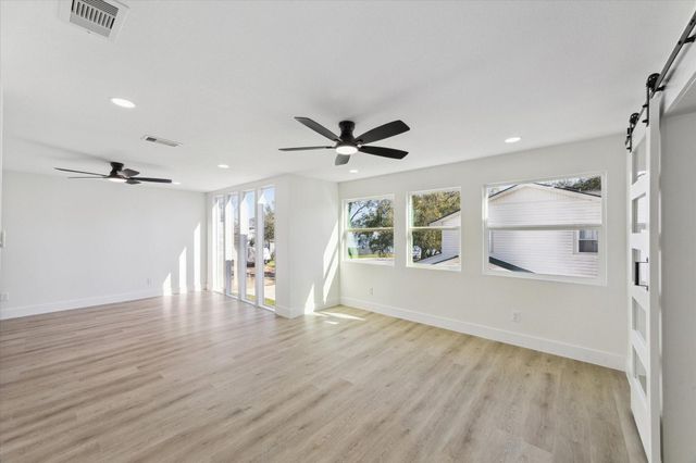 212 N Forrest Avenue, La Porte, TX 77571