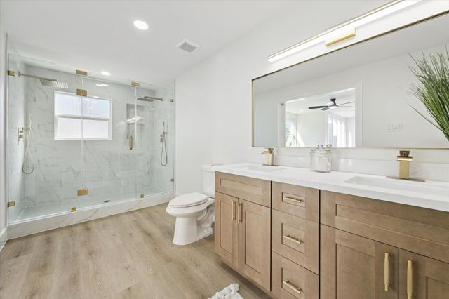 212 N Forrest Avenue, La Porte, TX 77571