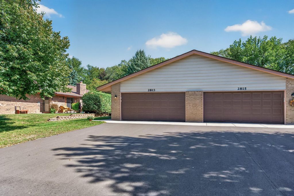 2813 Robinwood Way, Woodbury, MN 55125 — photo 2