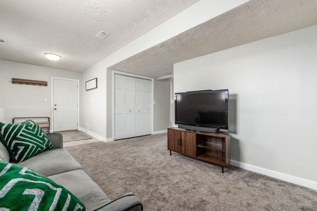 1832 Shadow Creek Court, Powell, OH 43065