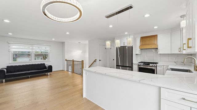 331 Gareth Lane, Schaumburg, IL 60193