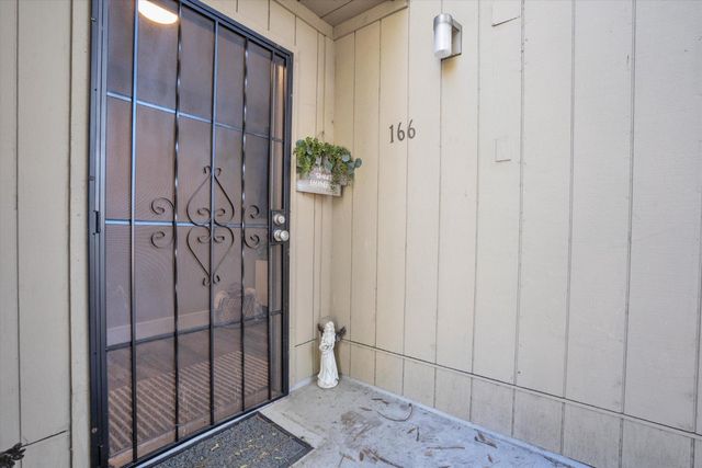 3591 Quail Lakes Dr #166, Stockton, CA 95207