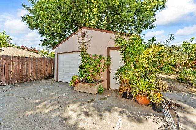 4570 Soledad Ave, Sacramento, CA 95820