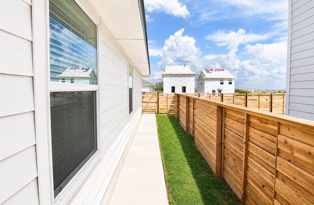 397 Keefer LN, Kyle, TX 78640