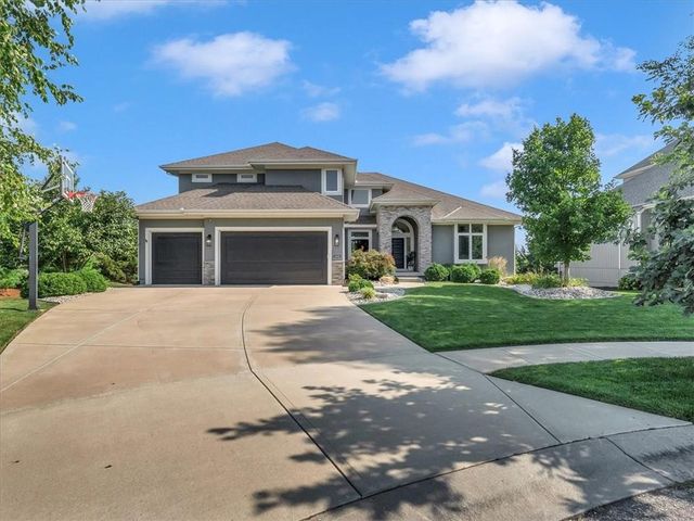 11901 W 160th Place, Overland Park, KS 66221
