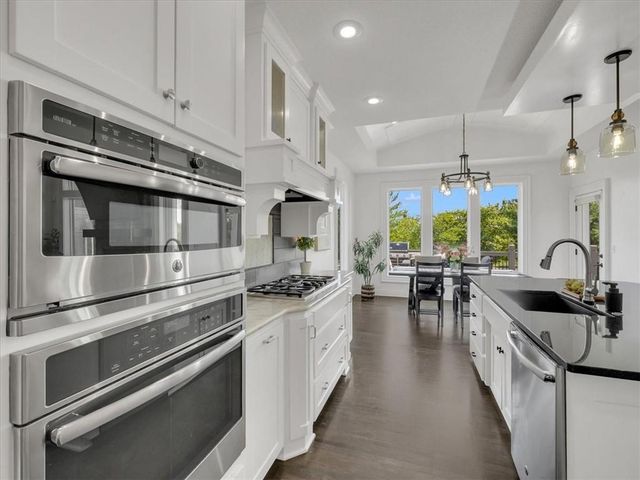 11901 W 160th Place, Overland Park, KS 66221