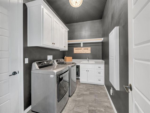 11901 W 160th Place, Overland Park, KS 66221