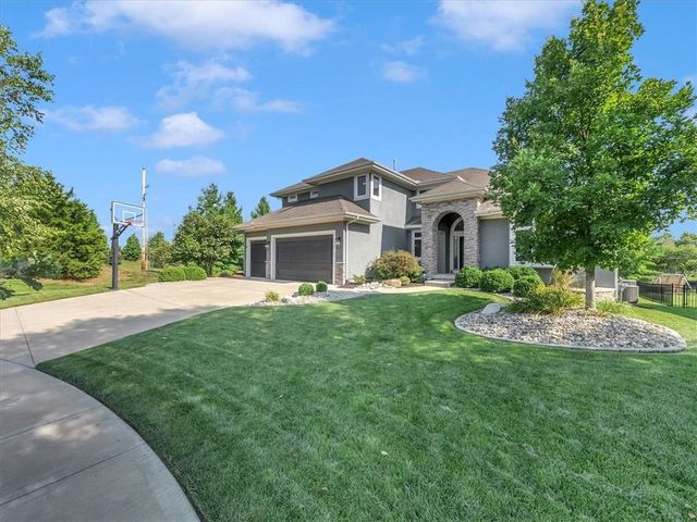 11901 W 160th Place, Overland Park, KS 66221