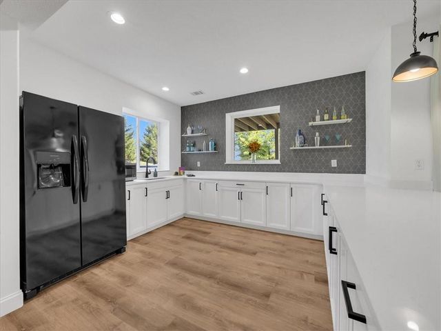 11901 W 160th Place, Overland Park, KS 66221