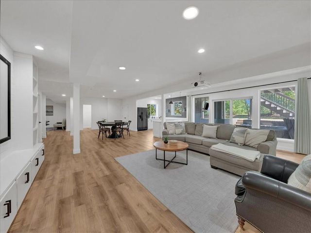 11901 W 160th Place, Overland Park, KS 66221