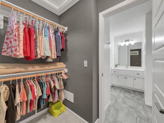 11901 W 160th Place, Overland Park, KS 66221