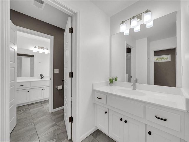 11901 W 160th Place, Overland Park, KS 66221
