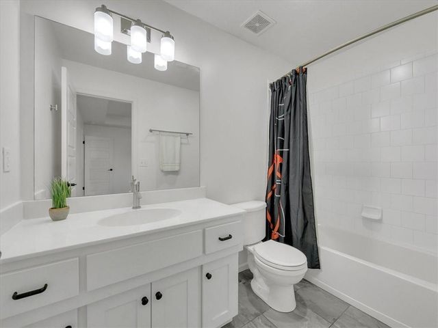 11901 W 160th Place, Overland Park, KS 66221