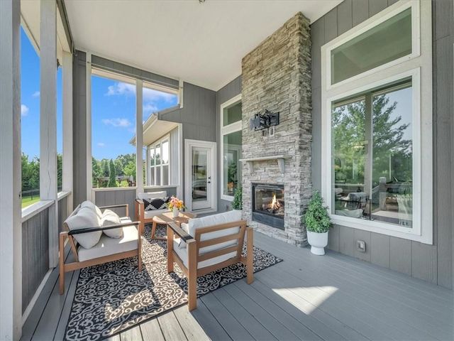 11901 W 160th Place, Overland Park, KS 66221