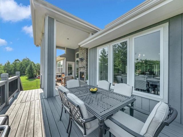 11901 W 160th Place, Overland Park, KS 66221