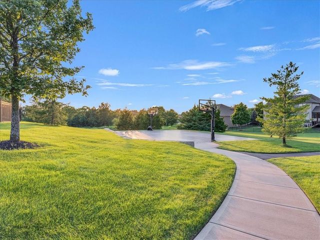11901 W 160th Place, Overland Park, KS 66221