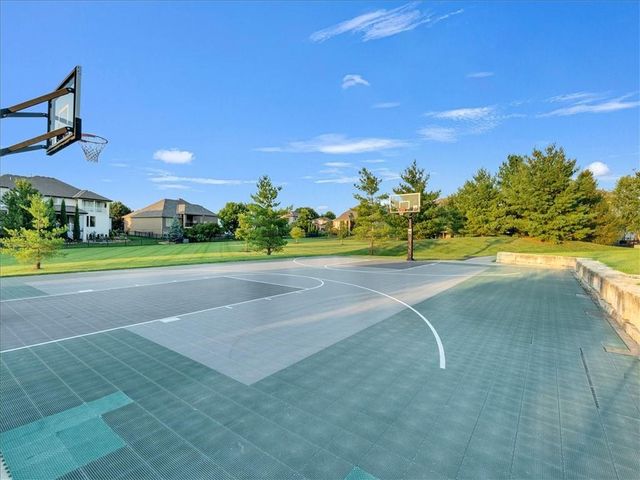 11901 W 160th Place, Overland Park, KS 66221
