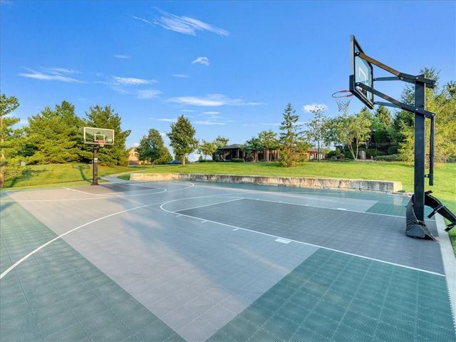 11901 W 160th Place, Overland Park, KS 66221