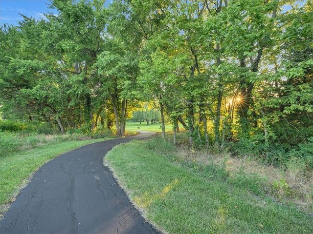 11901 W 160th Place, Overland Park, KS 66221