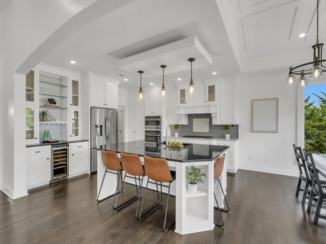 11901 W 160th Place, Overland Park, KS 66221