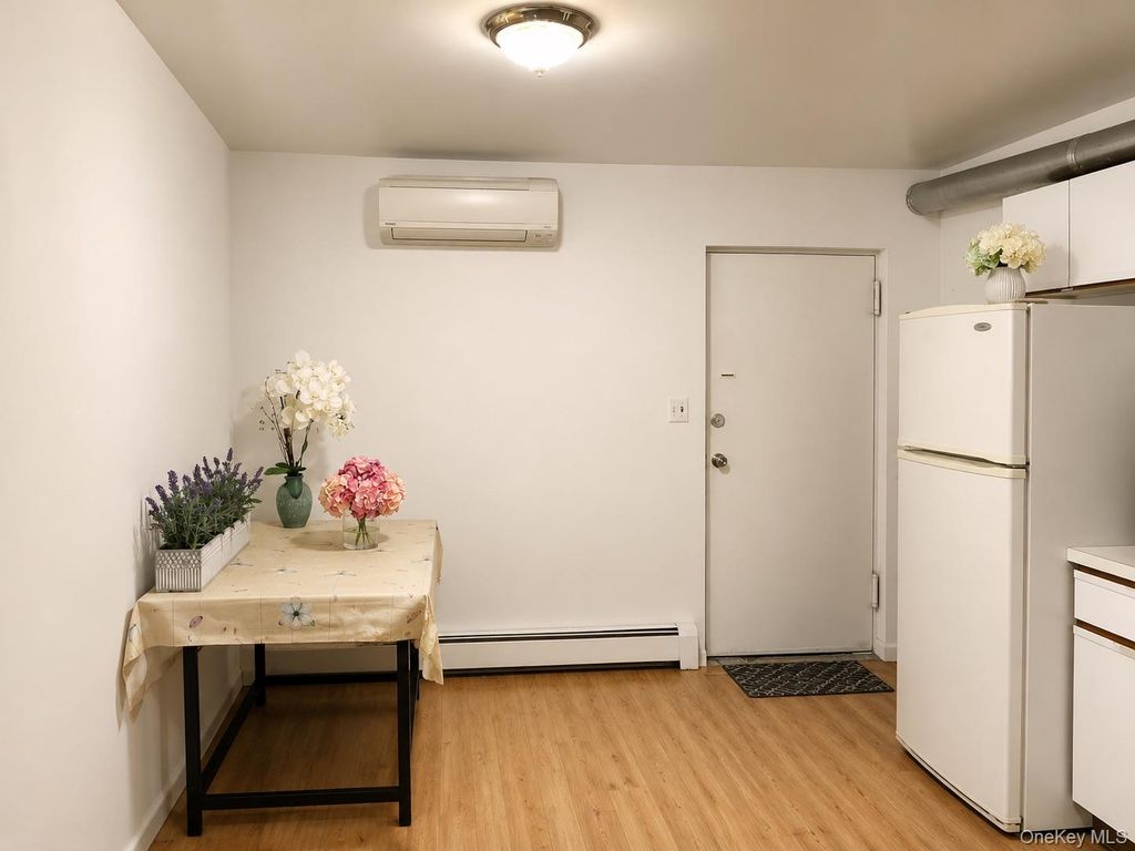 147-45 Barclay Avenue L3, Flushing, NY 11355 — photo 2