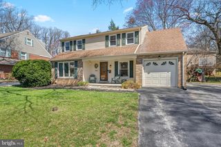 1005 EDWARDS DR, Springfield, PA 19064