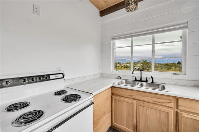 57726 Starlight Mesa Road, Yucca Valley, CA 92284