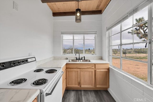 57726 Starlight Mesa Road, Yucca Valley, CA 92284