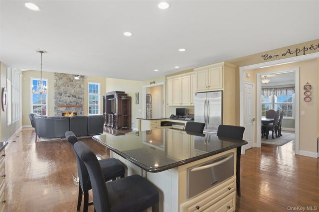 86 Sandy Pines Boulevard, Hopewell Junction, NY 12533