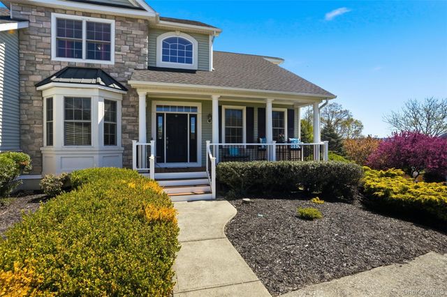 86 Sandy Pines Boulevard, Hopewell Junction, NY 12533