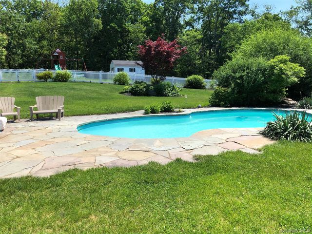 86 Sandy Pines Boulevard, Hopewell Junction, NY 12533