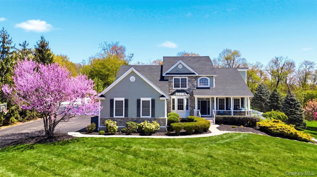 86 Sandy Pines Boulevard, Hopewell Junction, NY 12533