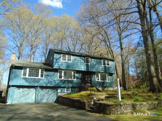 2 Fairfield Lane, Simsbury, CT 06070