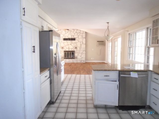 2 Fairfield Lane, Simsbury, CT 06070