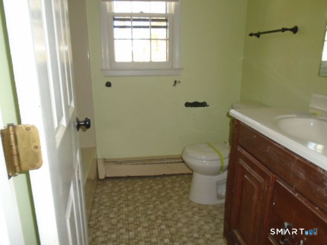 2 Fairfield Lane, Simsbury, CT 06070