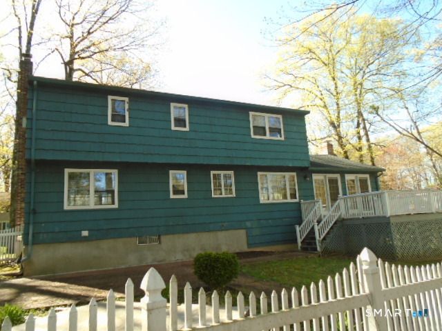 2 Fairfield Lane, Simsbury, CT 06070