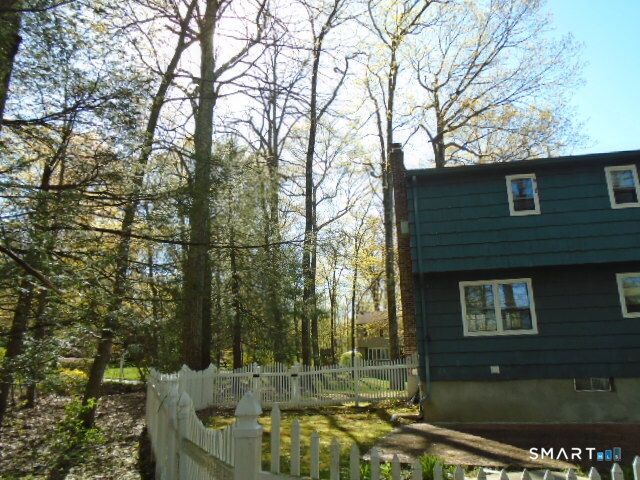2 Fairfield Lane, Simsbury, CT 06070