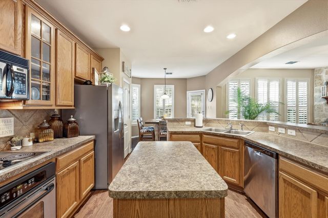 377 Kirby Drive, Lantana, TX 76226