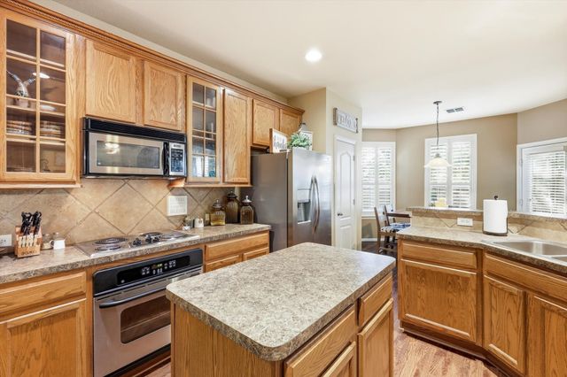 377 Kirby Drive, Lantana, TX 76226