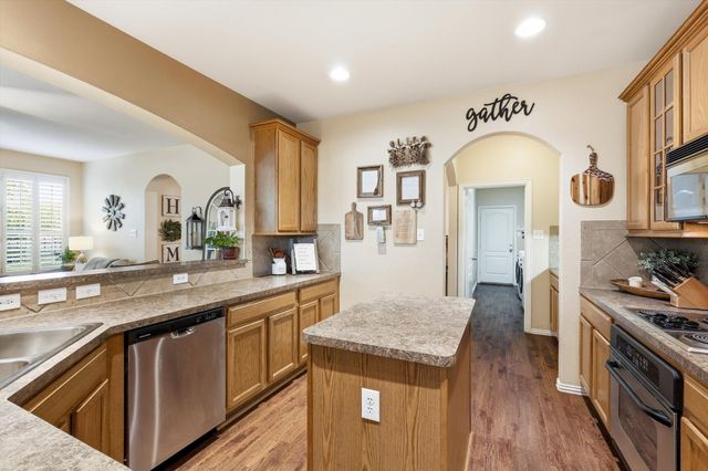 377 Kirby Drive, Lantana, TX 76226