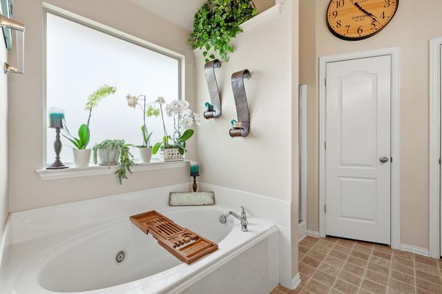 377 Kirby Drive, Lantana, TX 76226