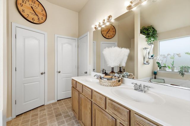 377 Kirby Drive, Lantana, TX 76226