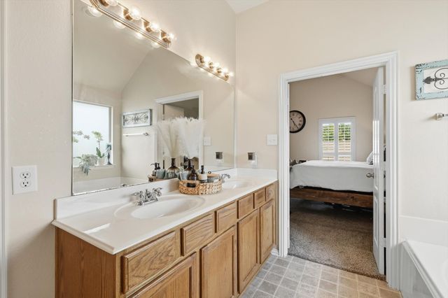 377 Kirby Drive, Lantana, TX 76226