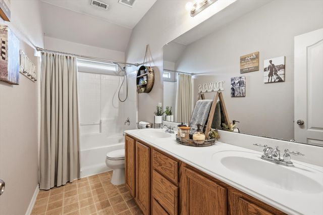 377 Kirby Drive, Lantana, TX 76226