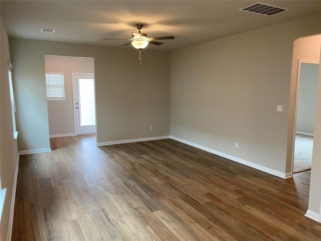 912 Main ST, Hutto, TX 78634