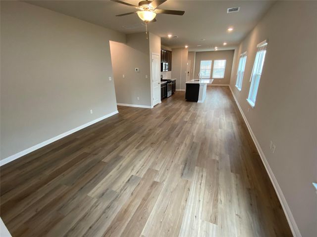 912 Main ST, Hutto, TX 78634